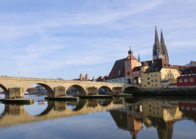 Kamenný most a katedrála v Regensburgu
