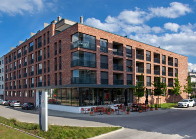 Apartment building with restaurant