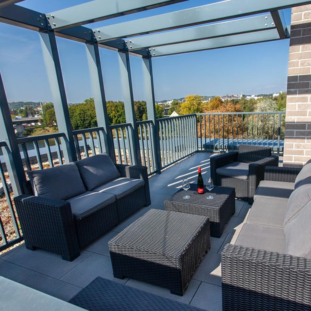 Dachterrasse mit Lounge Möbeln
